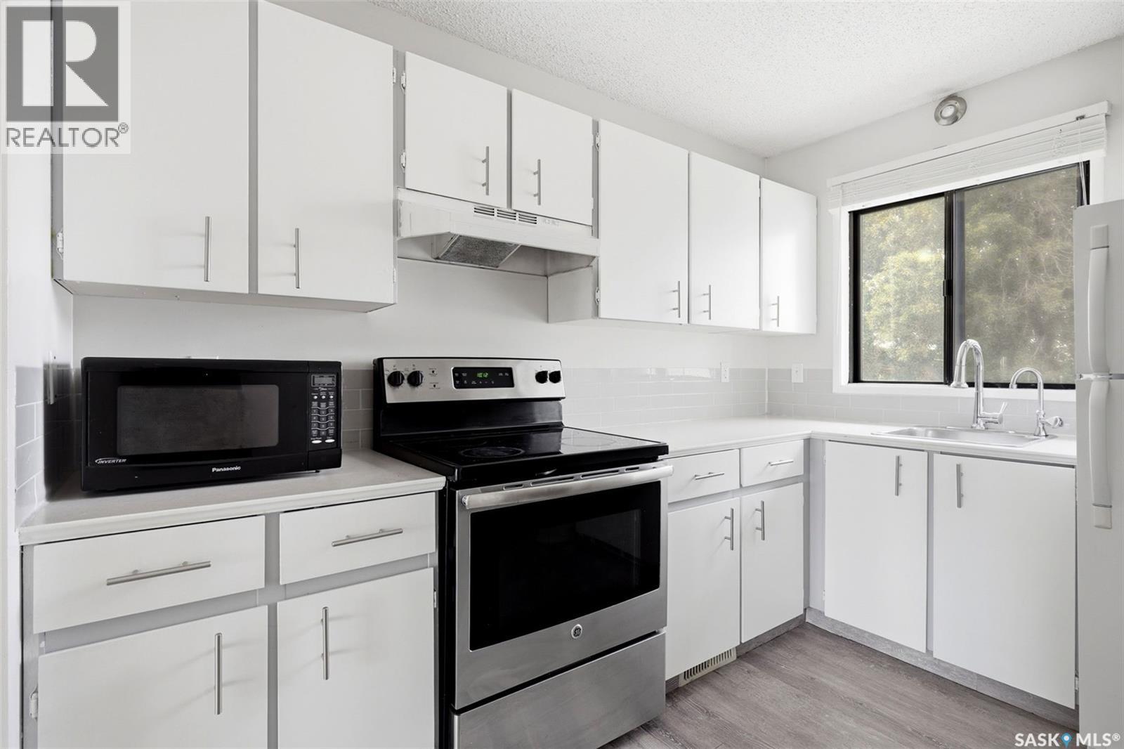 6419 Rochdale BOULEVARD Property Photo 1