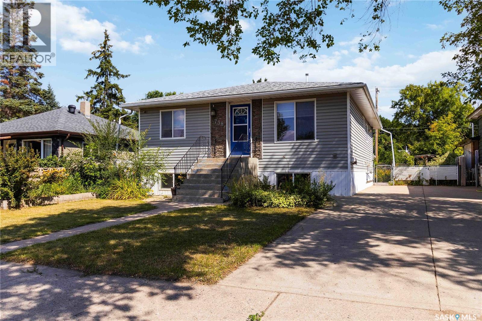 738 Weldon AVENUE Property Photo 1