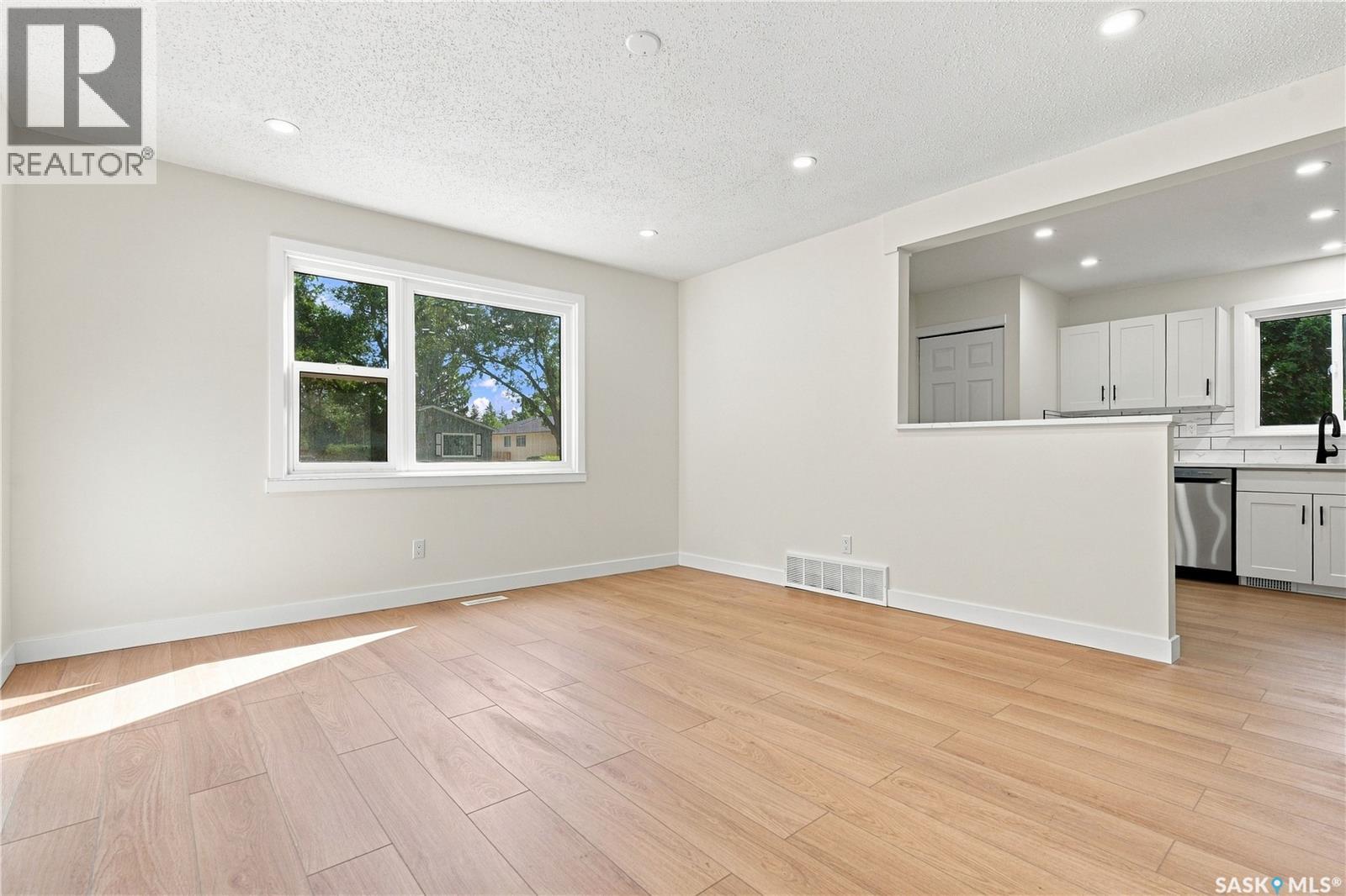 69 Rita Crescent Property Photo 5
