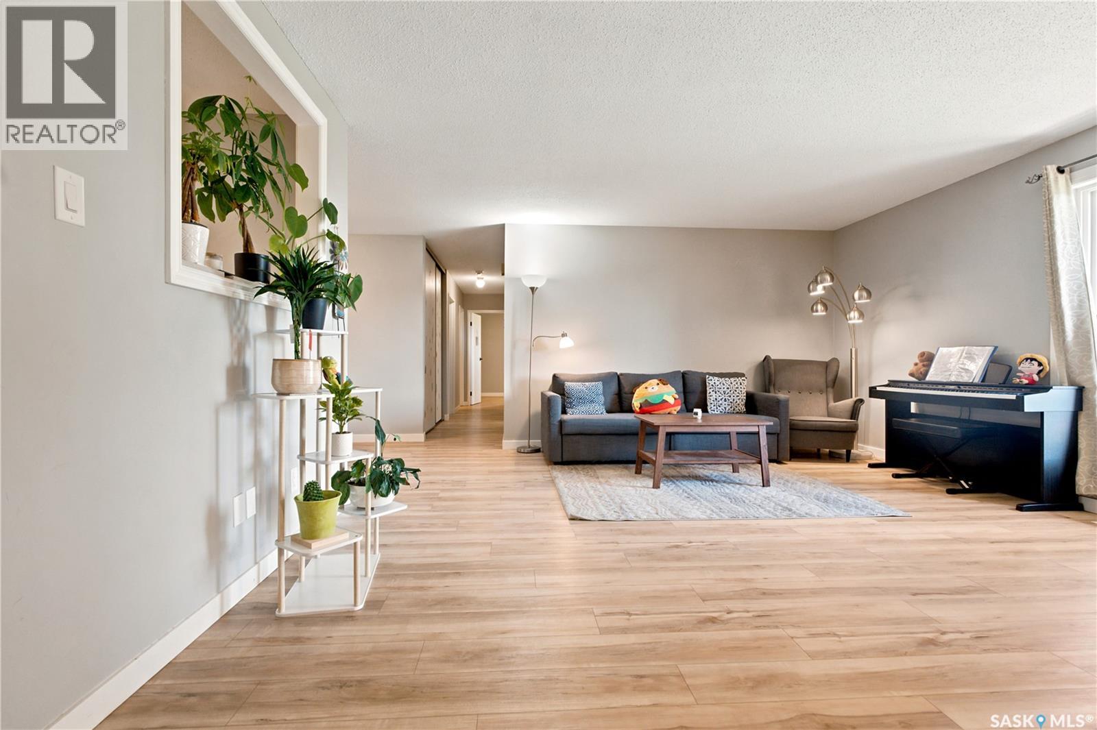 416 425 115th Street E Property Photo 6