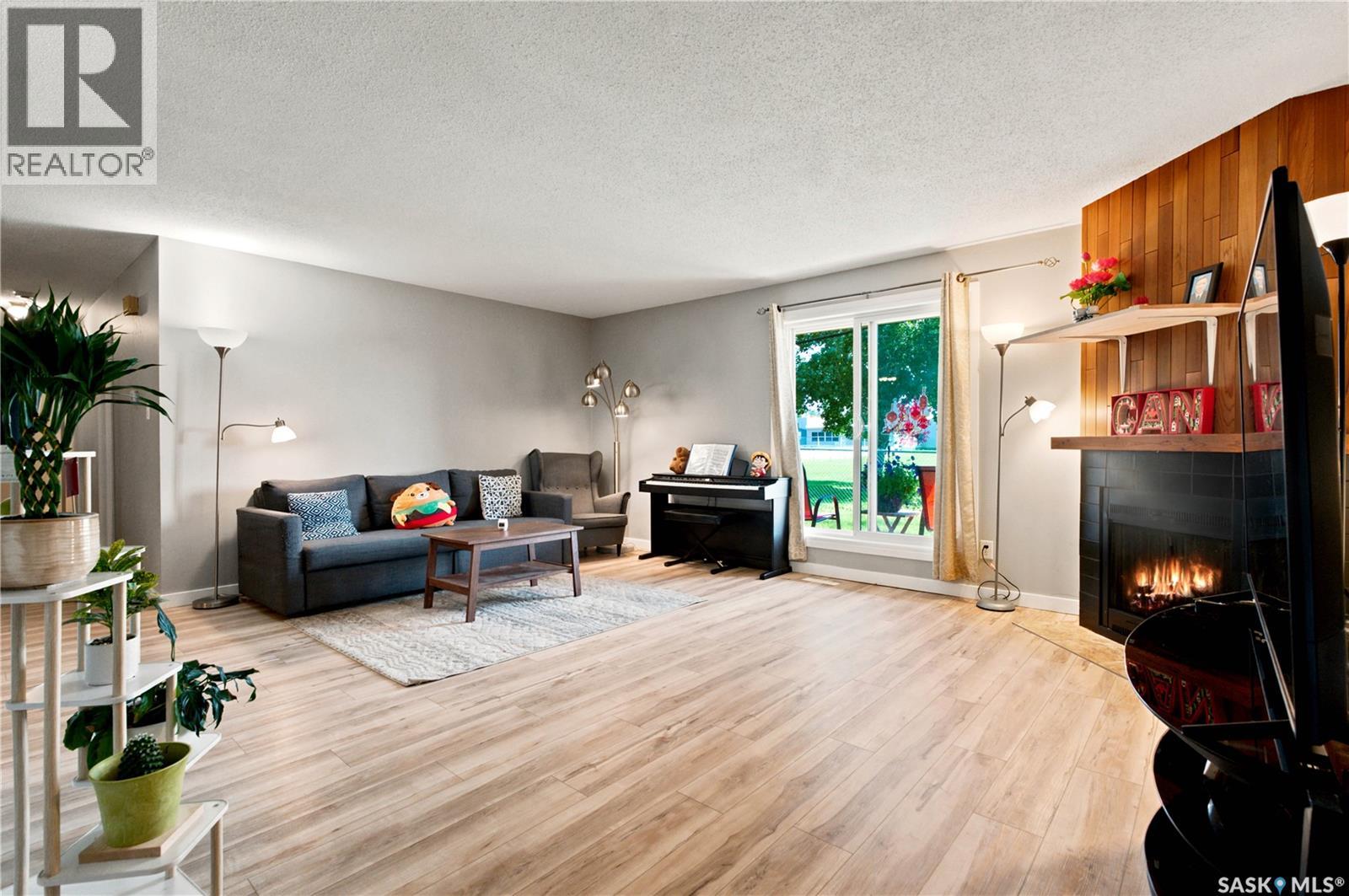 416 425 115th Street E Property Photo 7