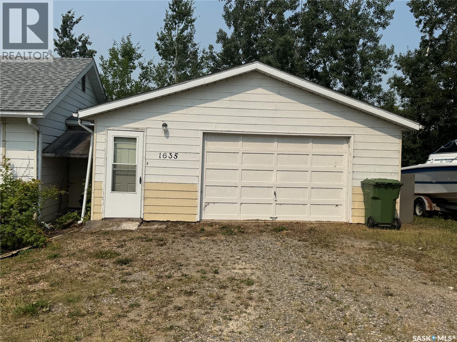 1635 Bay AVENUE N Property Photo 1