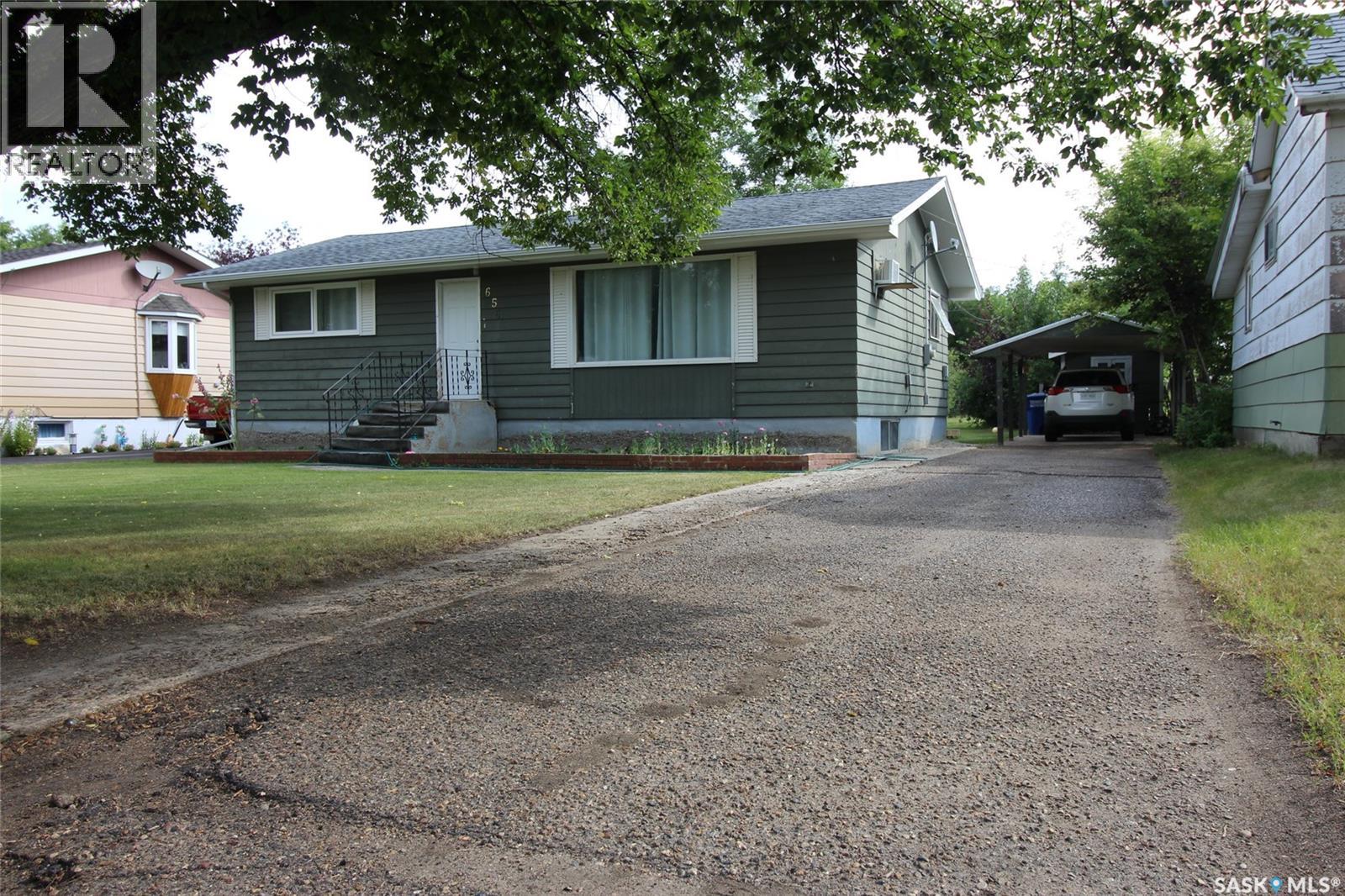 656 4th STREET W Property Photo 1