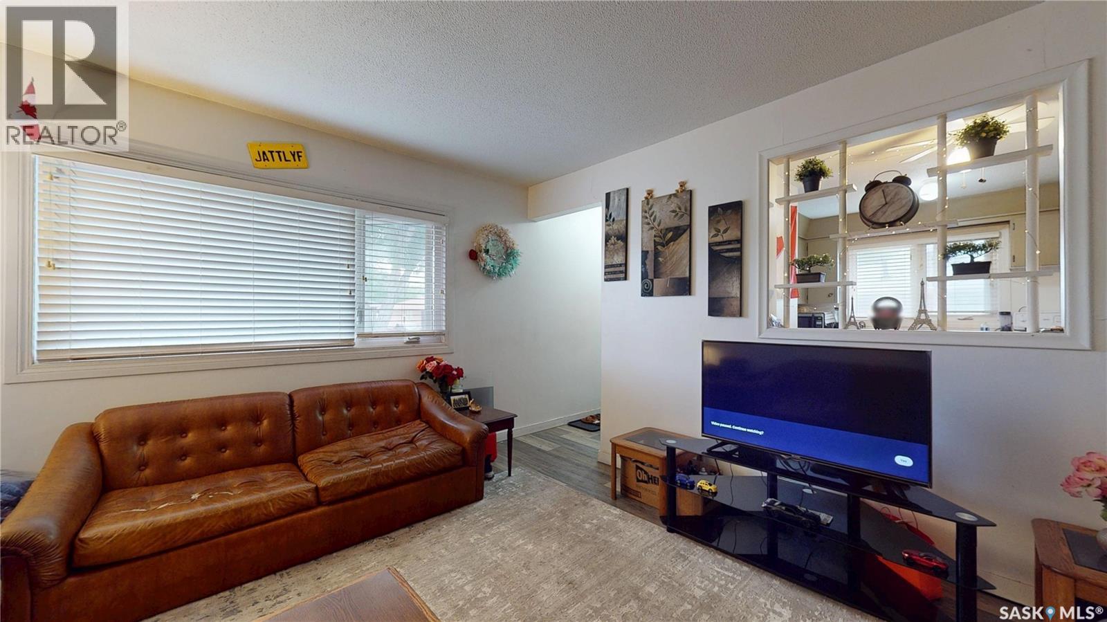 1208 Bond Street Property Photo 8
