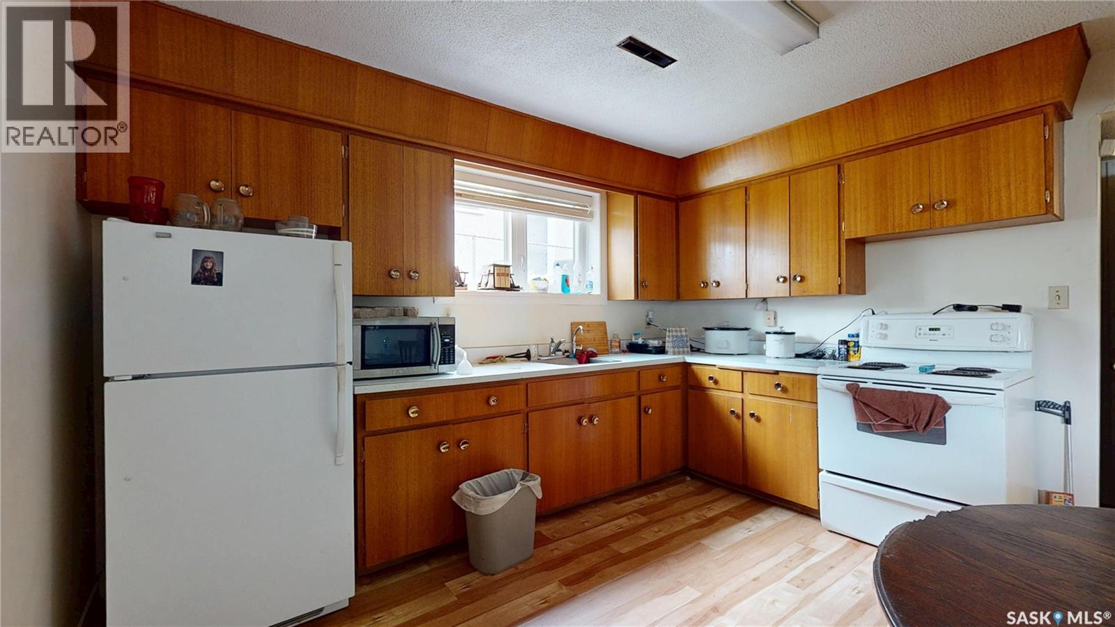 1208 Bond Street Property Photo 30