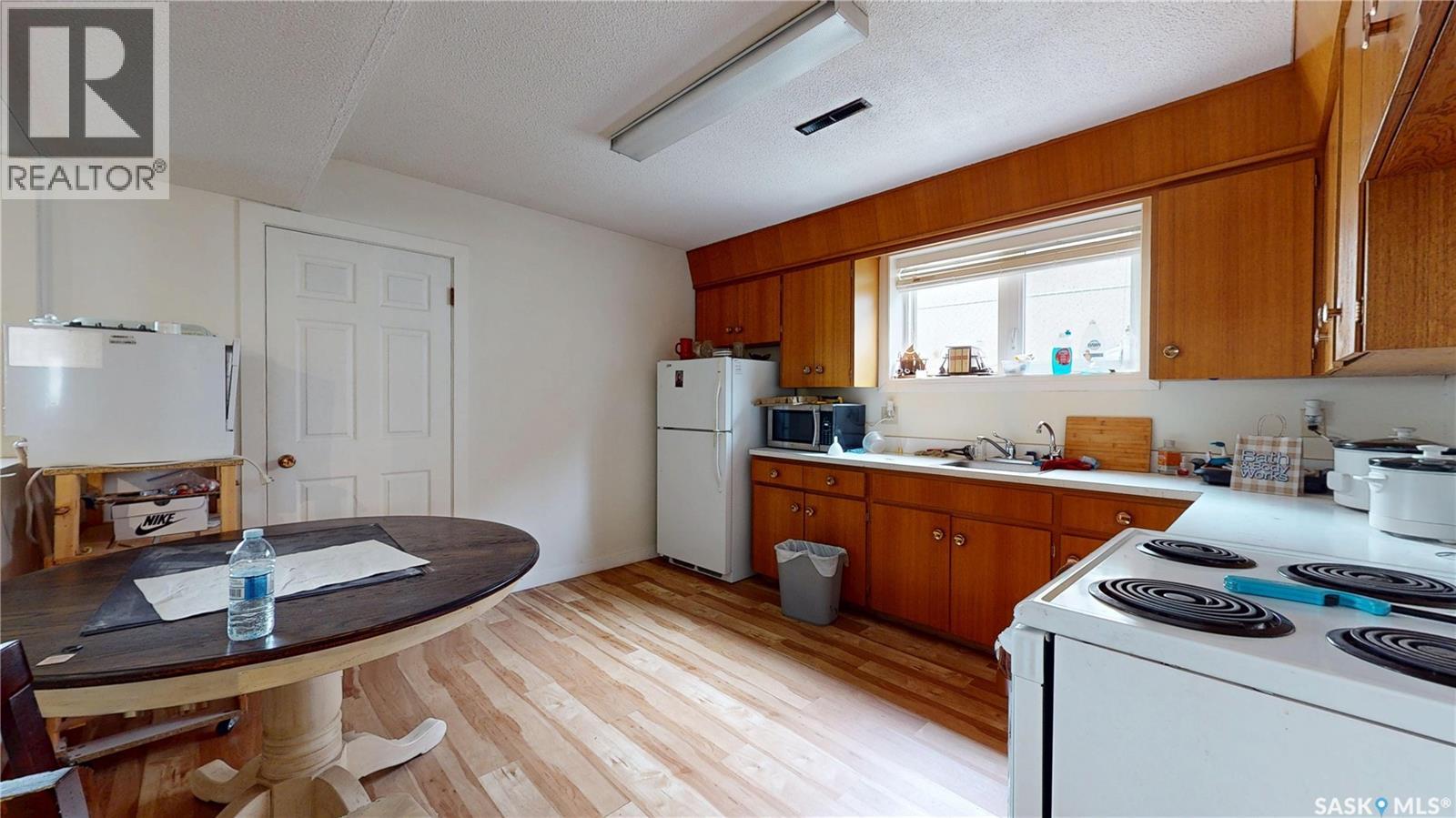 1208 Bond Street Property Photo 31