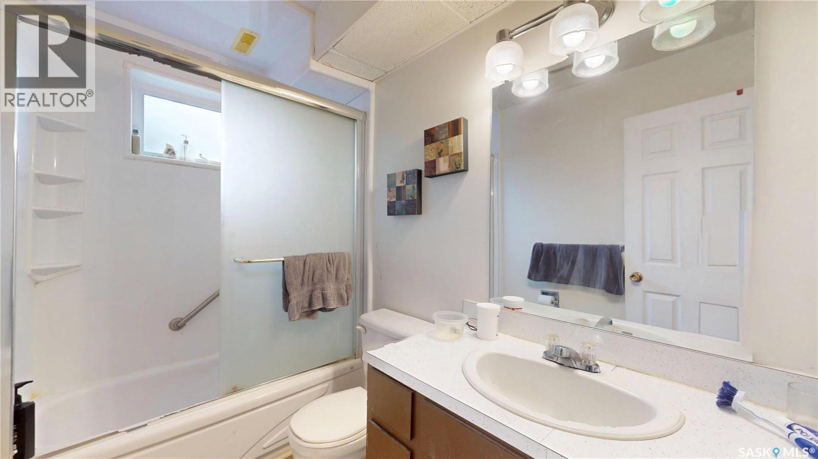 1208 Bond Street Property Photo 33