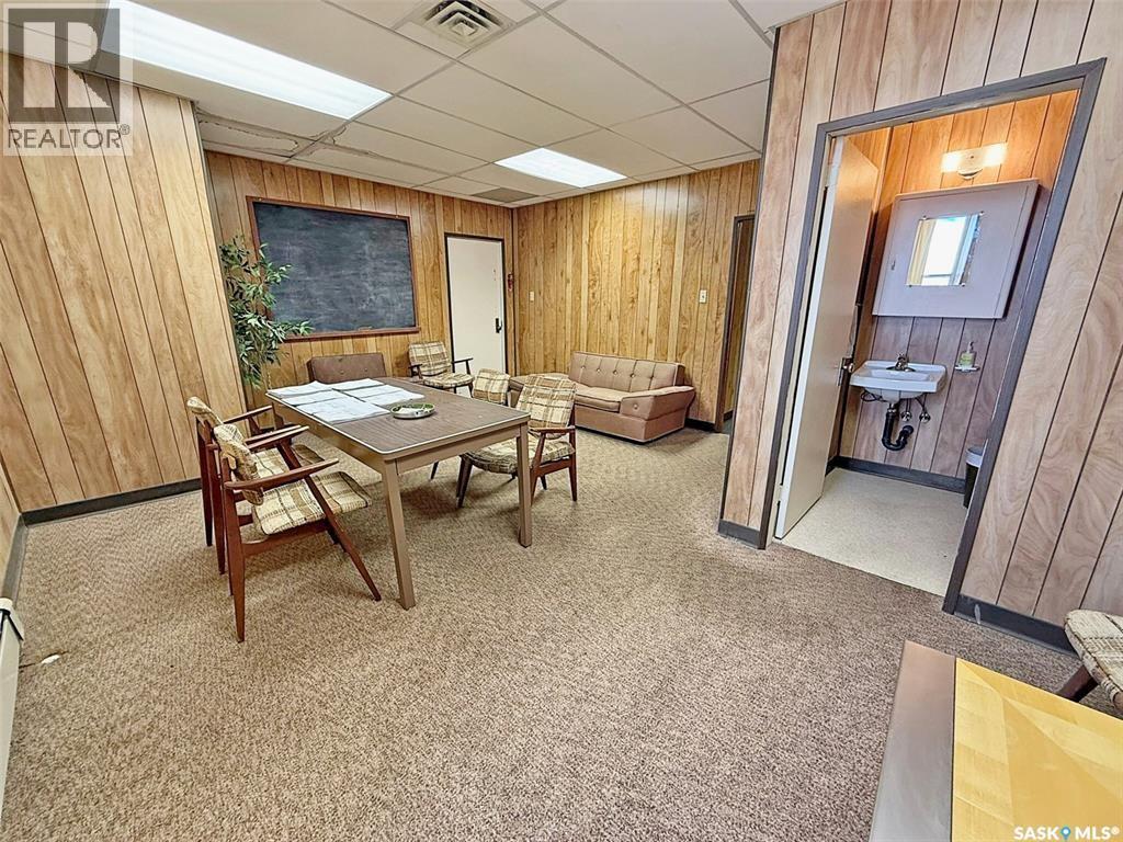 131 Cheadle Street W Property Photo 35