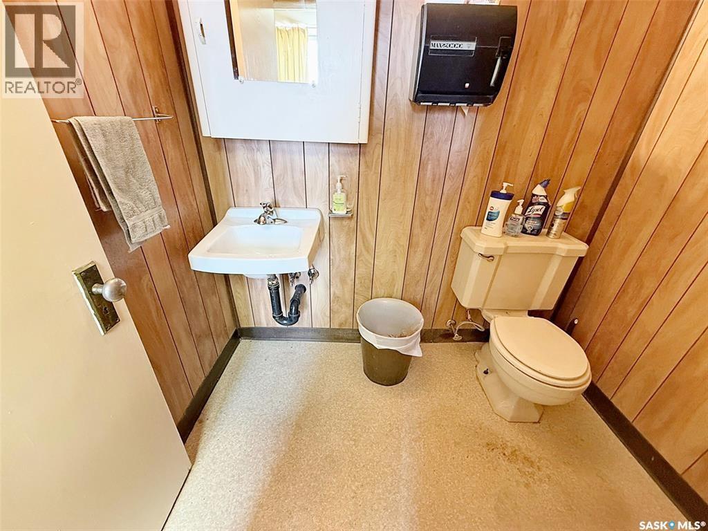 131 Cheadle Street W Property Photo 36