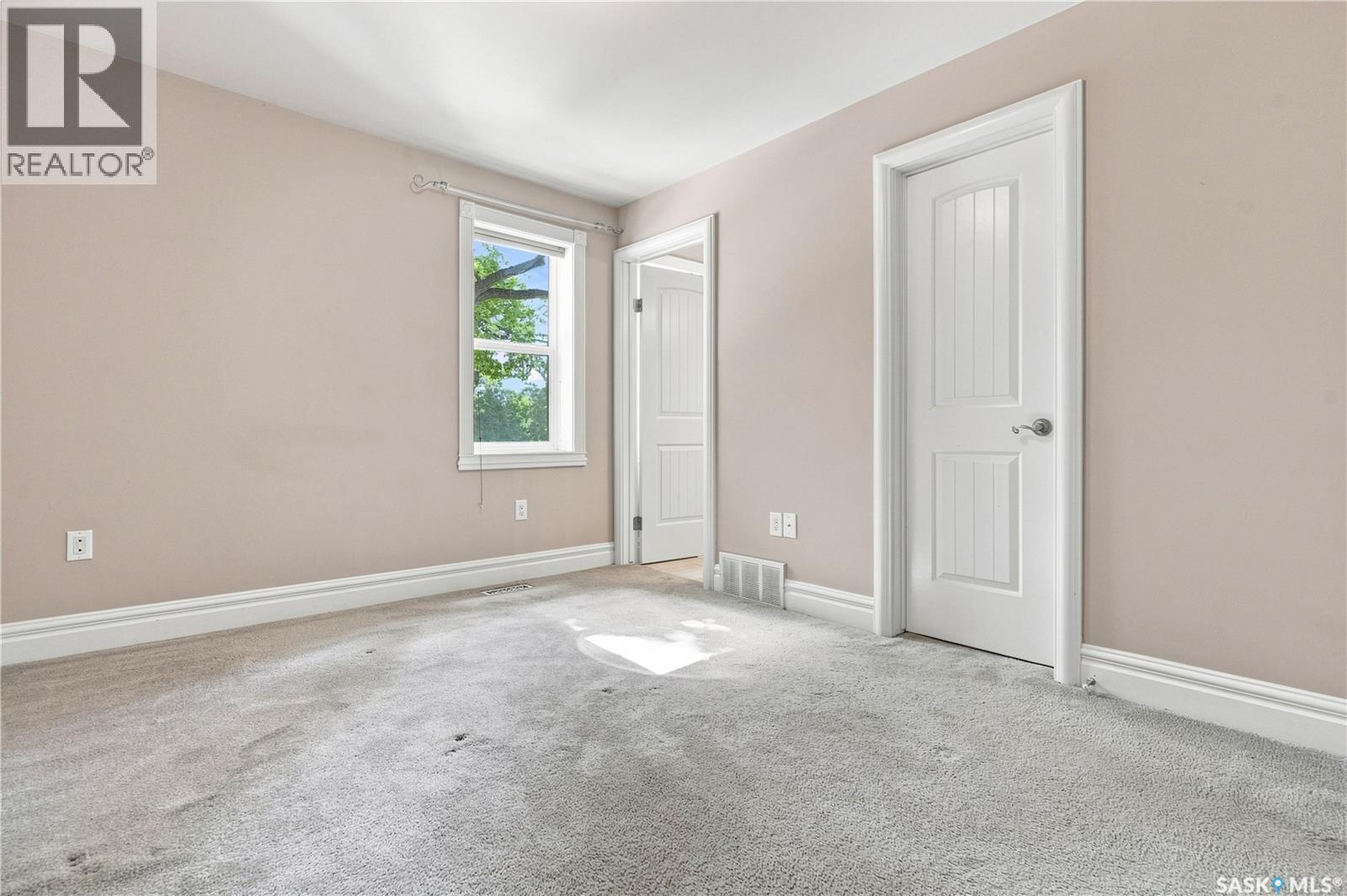 719 14th Street E Property Photo 28