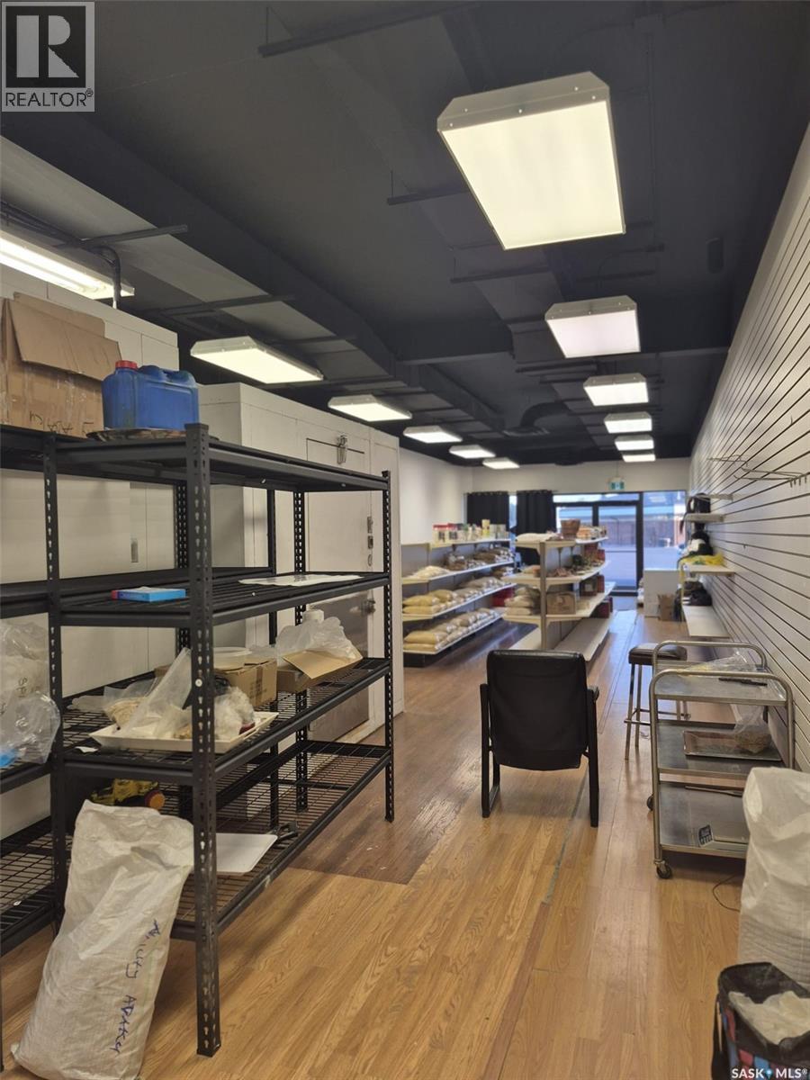 3 385 Broadway Street E Property Photo 2