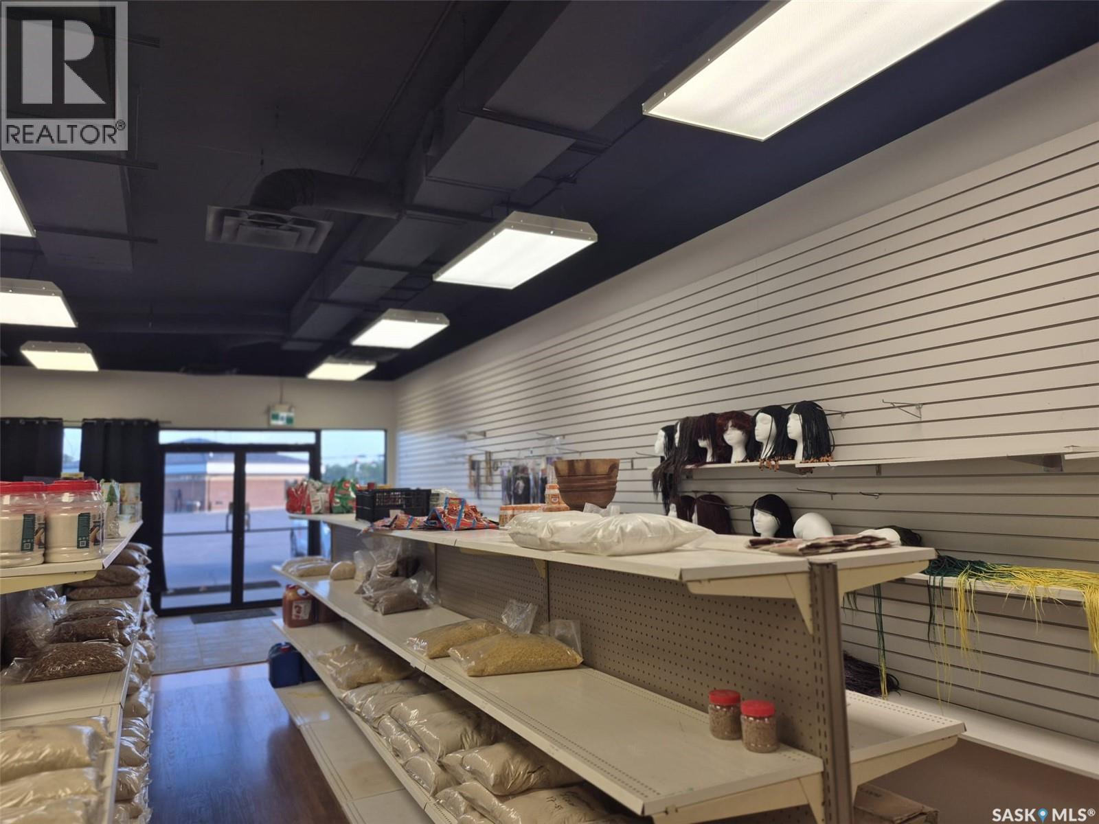 3 385 Broadway Street E Property Photo 4