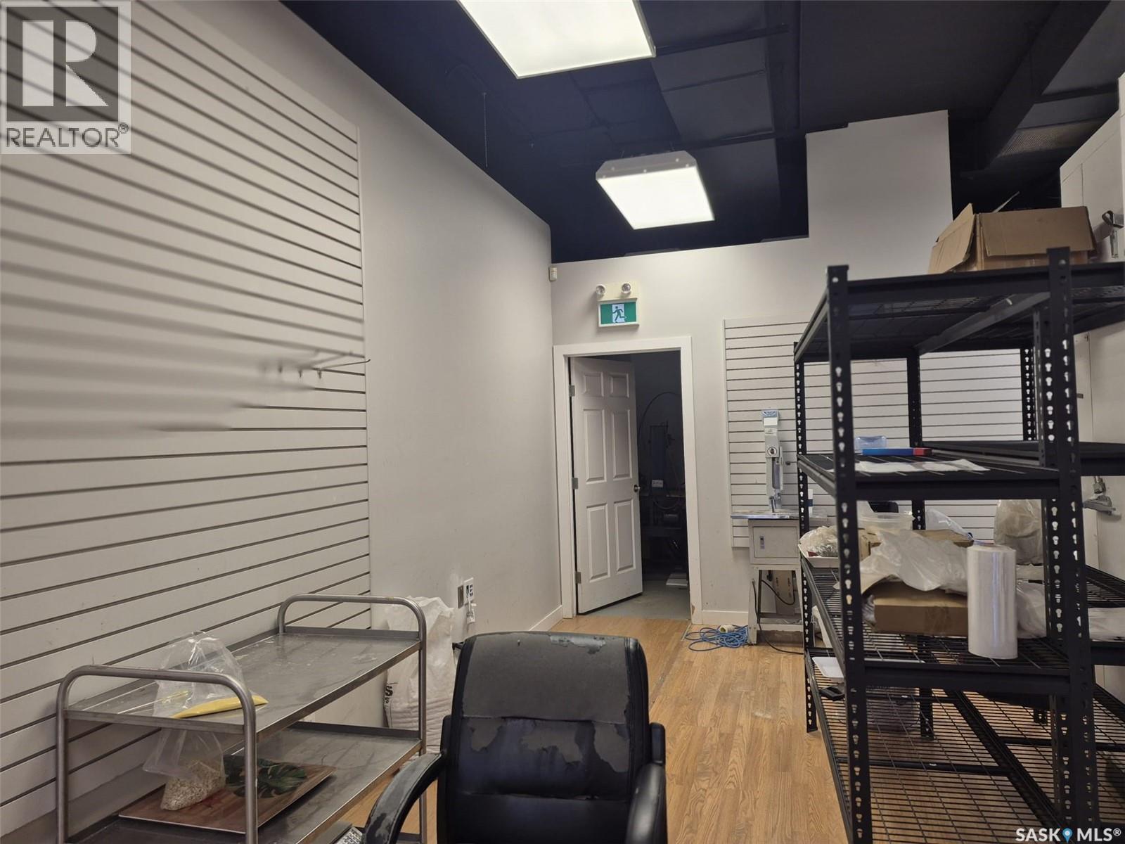 3 385 Broadway Street E Property Photo 5