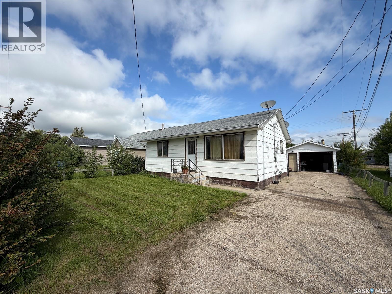 409 1st Avenue E Property Photo 1