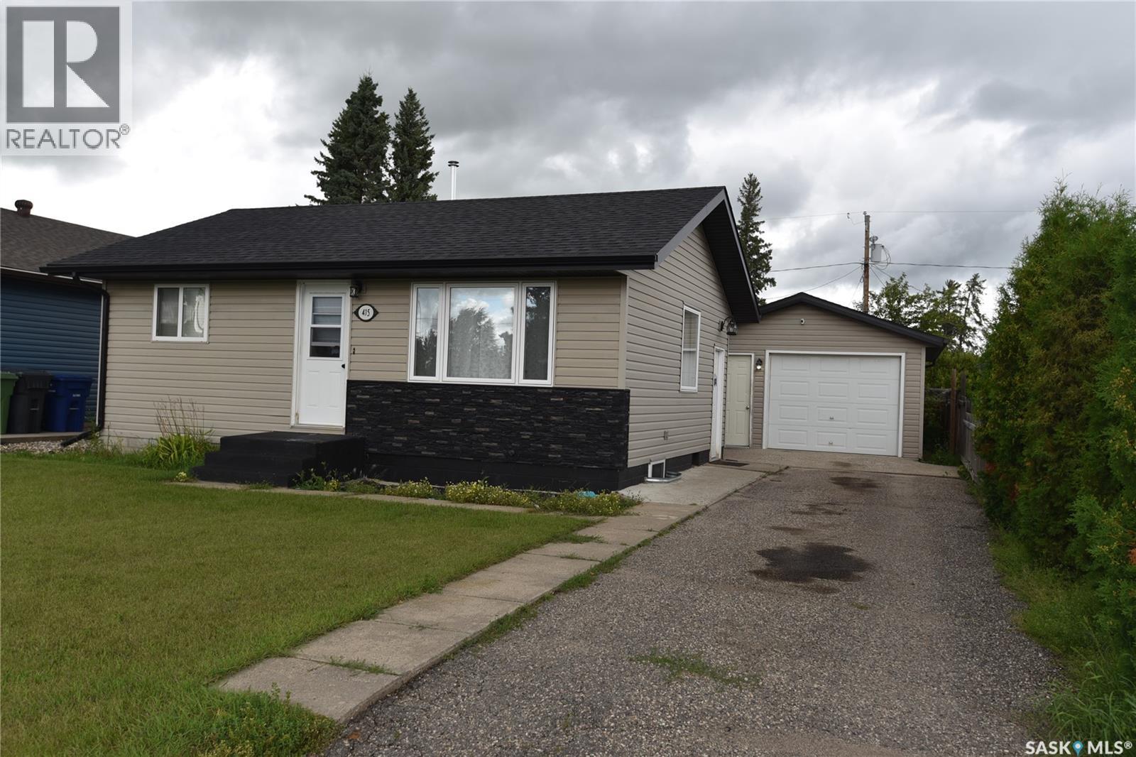 415 8th Avenue W Property Photo 1