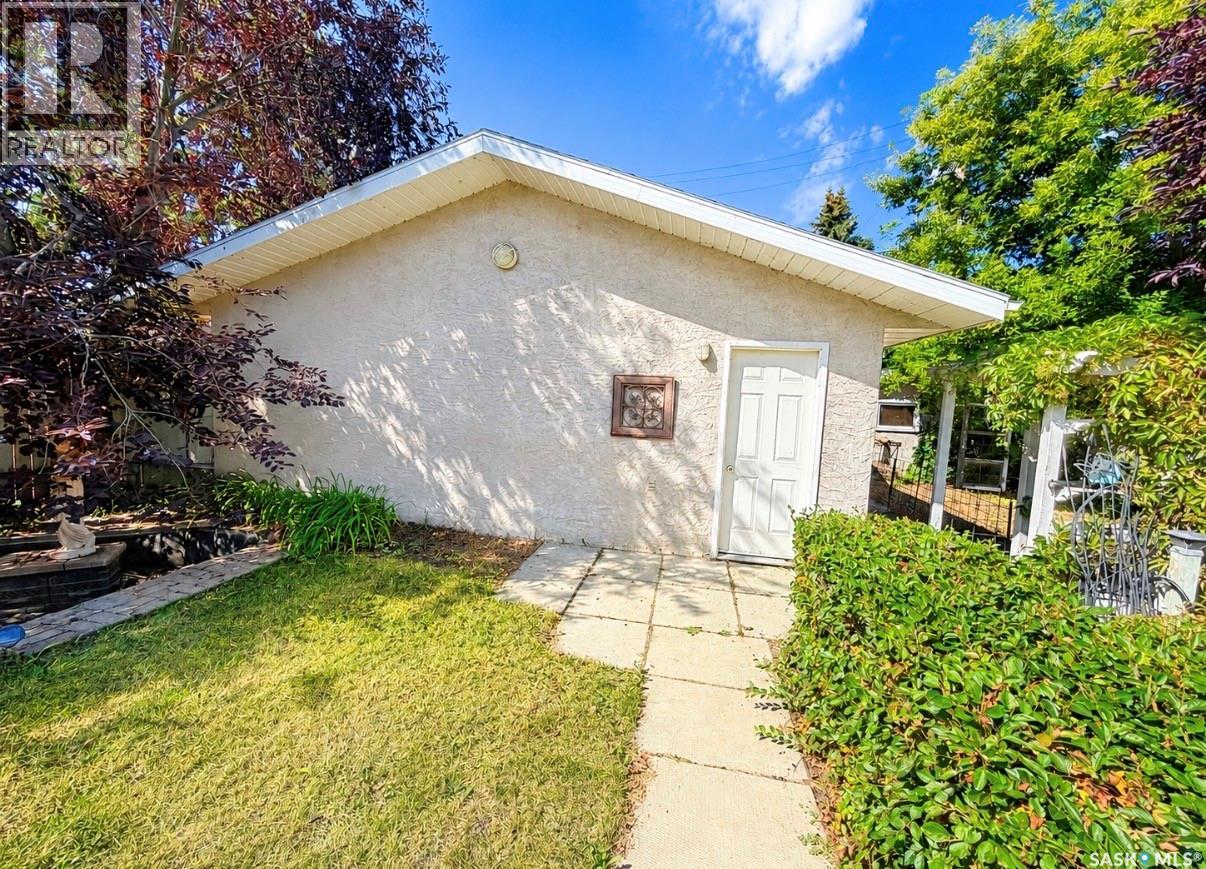 204 Brownlee Street Property Photo 25