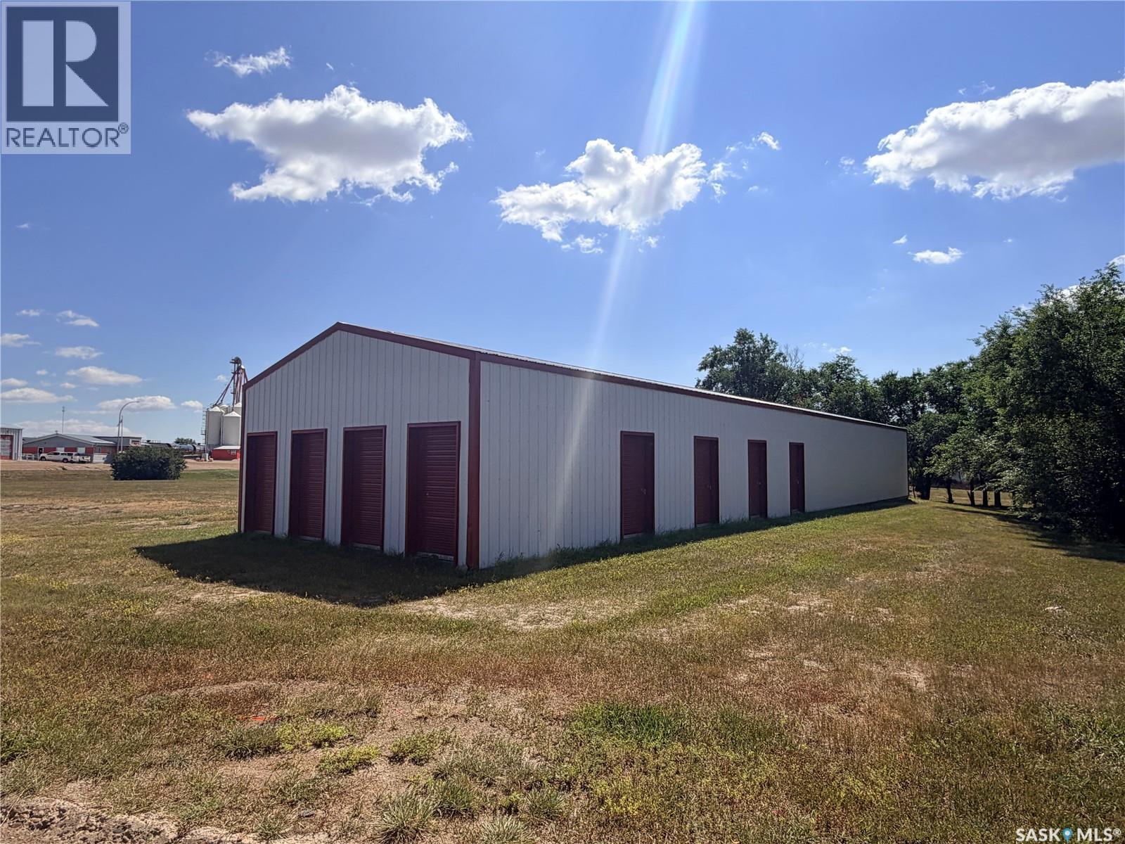 100 Railway Avenue Property Photo 6