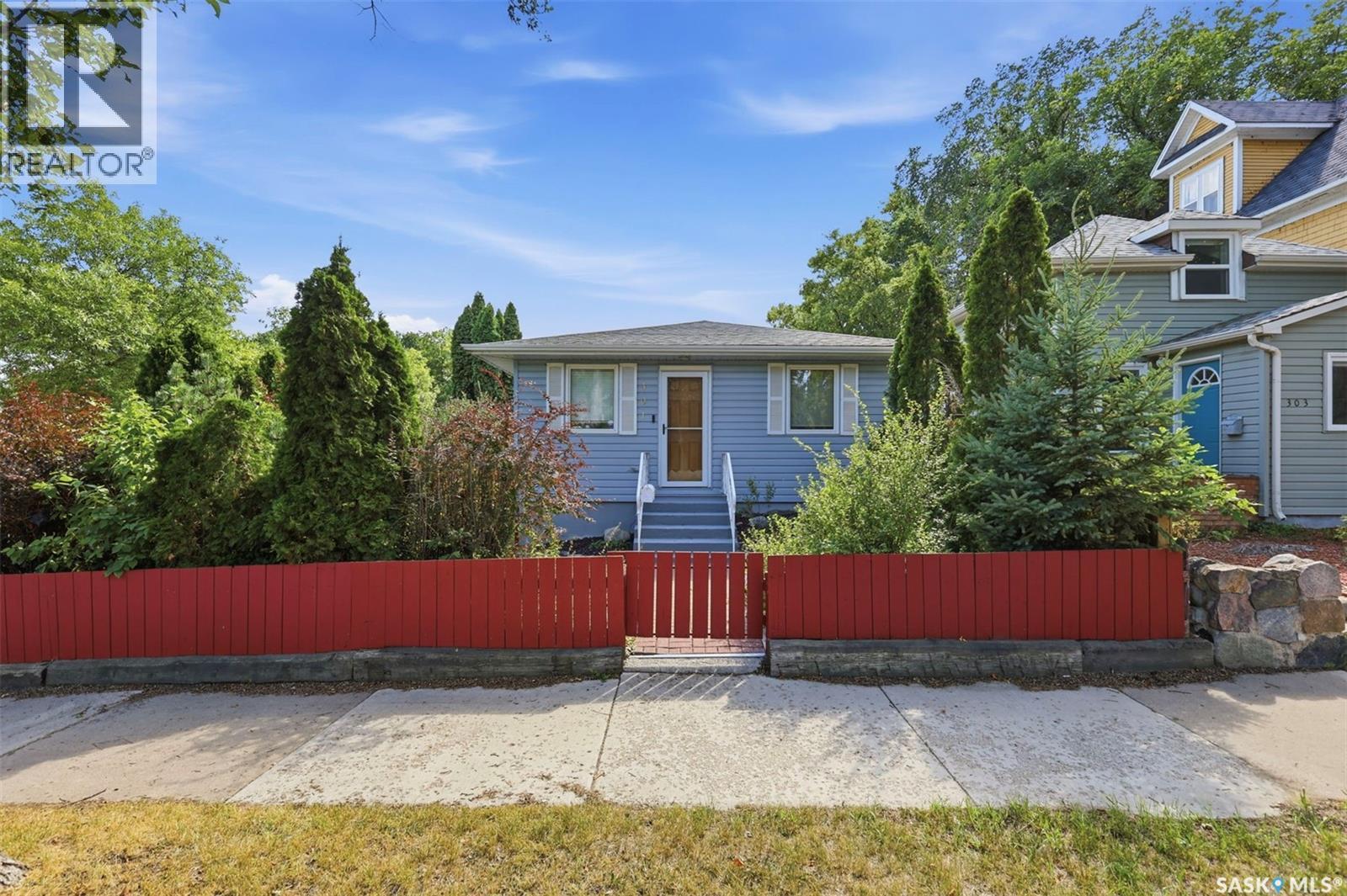 301 29th Street W Property Photo 1