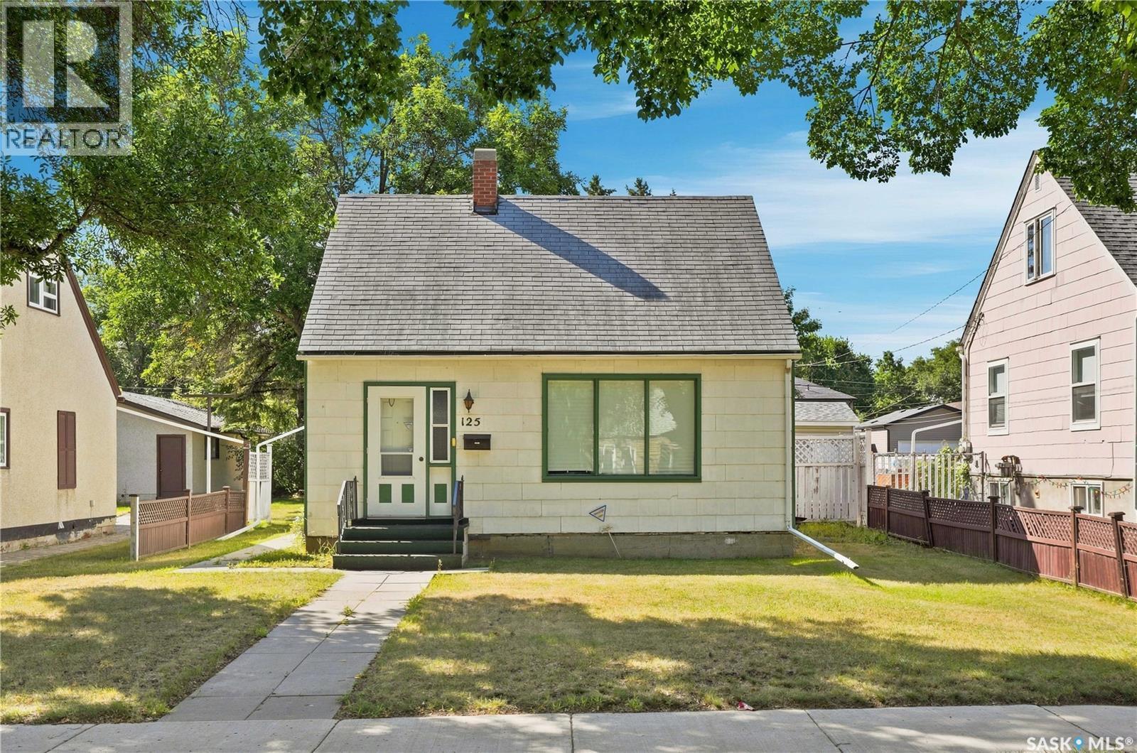 125 111th Street W Property Photo 1