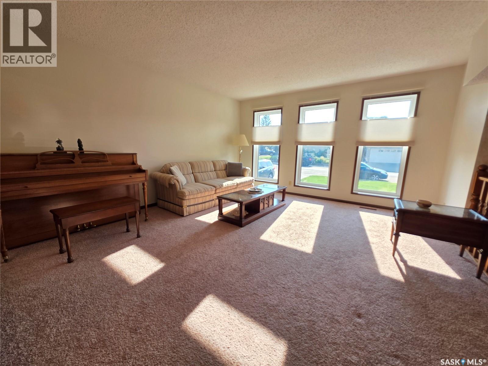 411 Milburn Crescent Property Photo 3