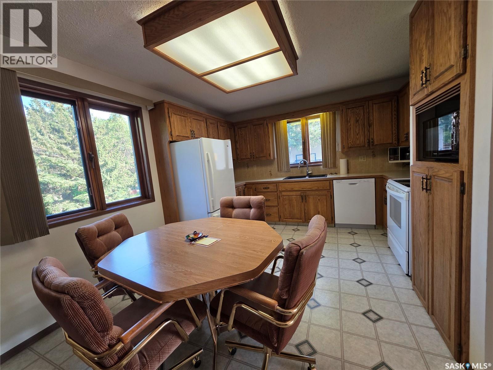 411 Milburn Crescent Property Photo 7