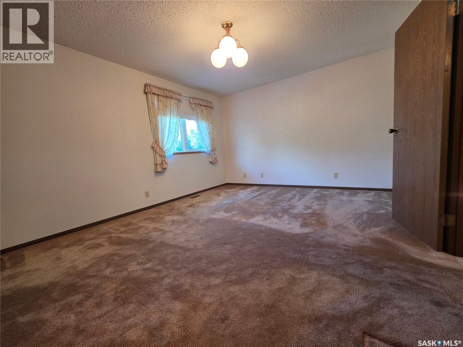 411 Milburn Crescent Property Photo 14