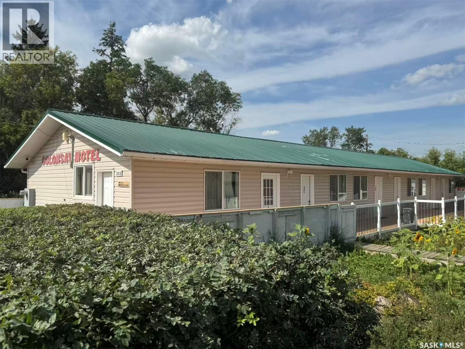 303 Railway Avenue Property Photo 1