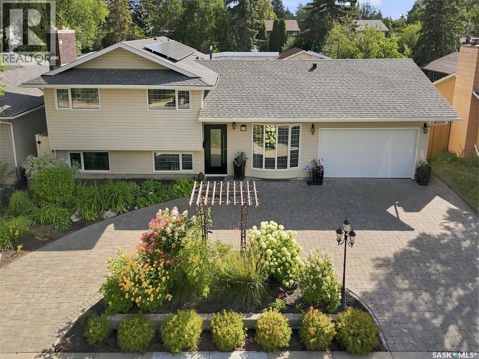 273 Carleton Drive Property Photo 1