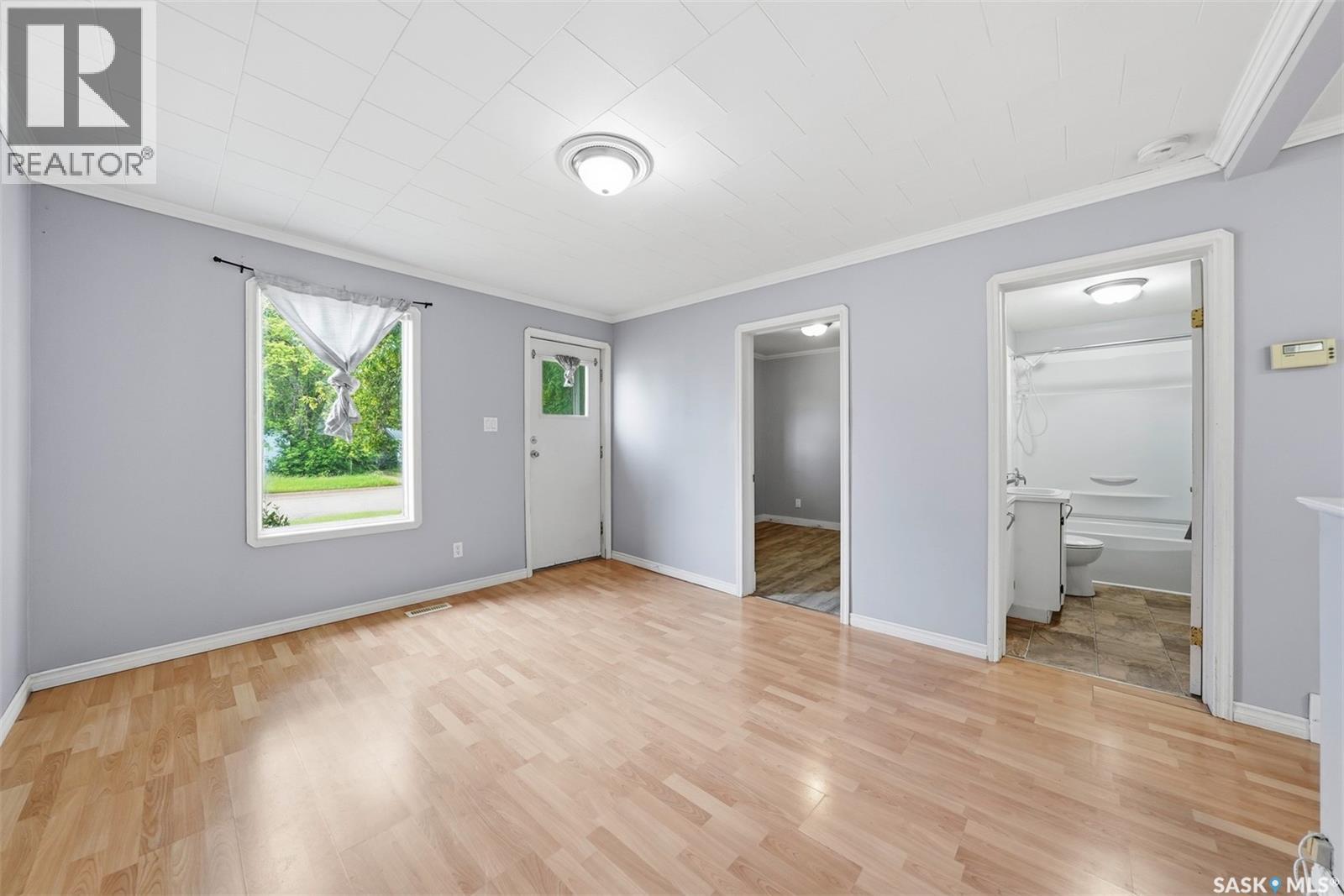 712 5th Street E Property Photo 5
