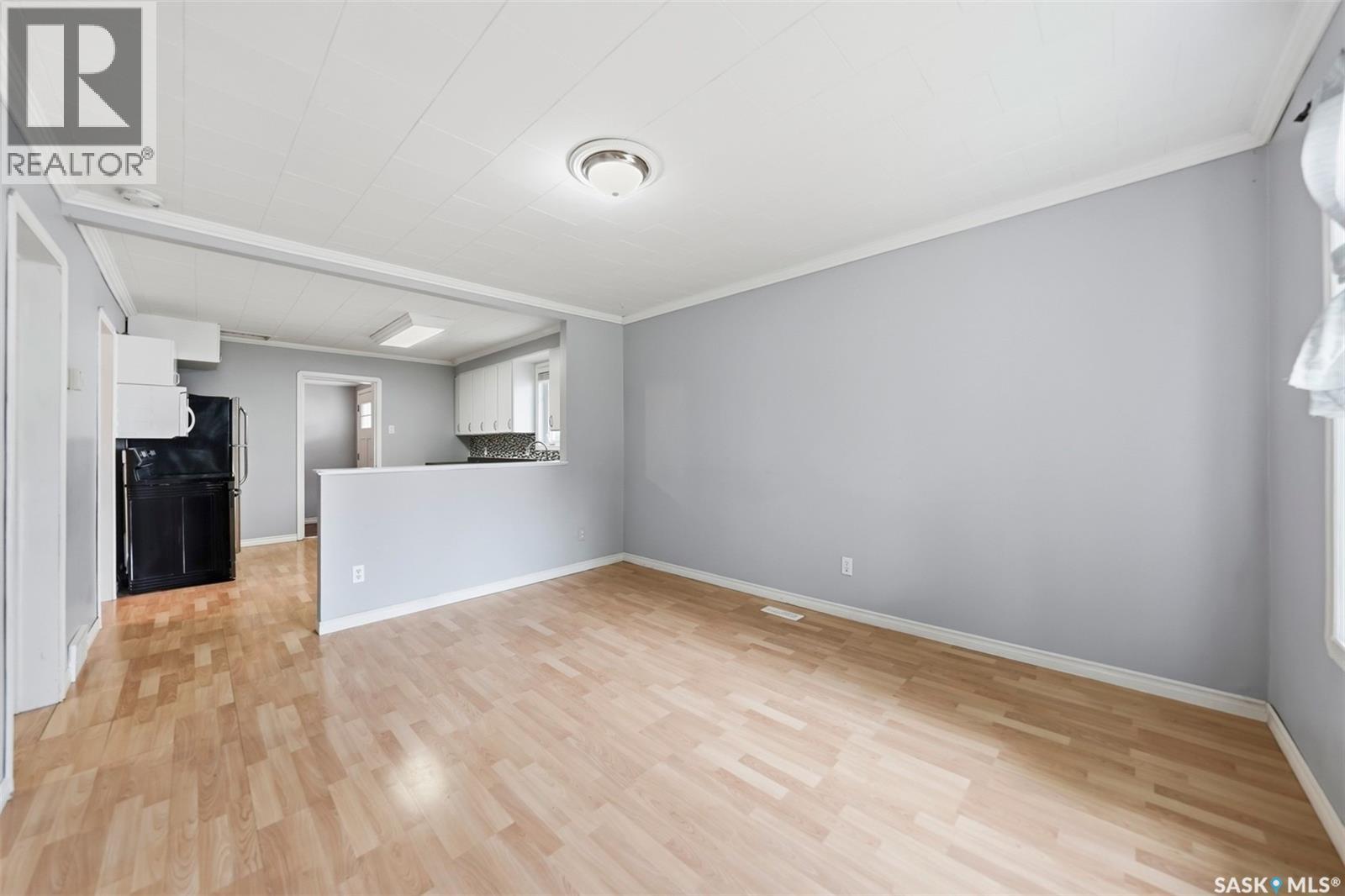 712 5th Street E Property Photo 6