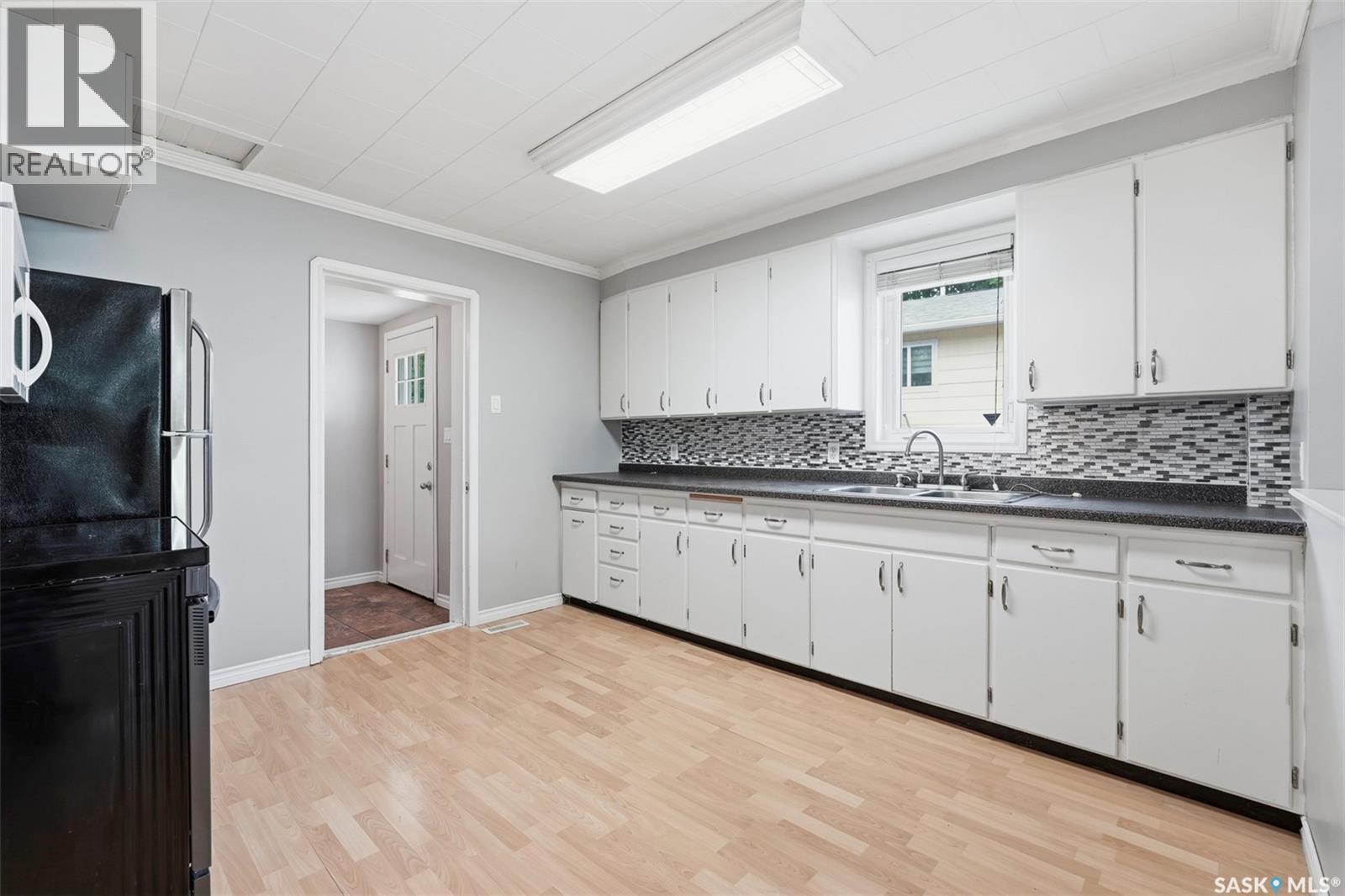 712 5th Street E Property Photo 9