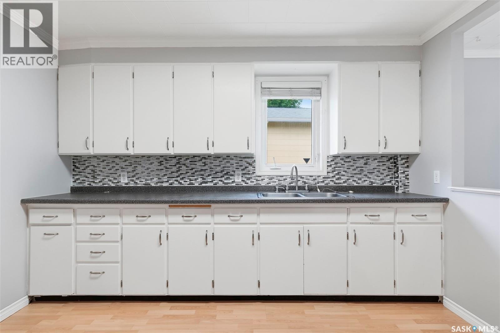 712 5th Street E Property Photo 11