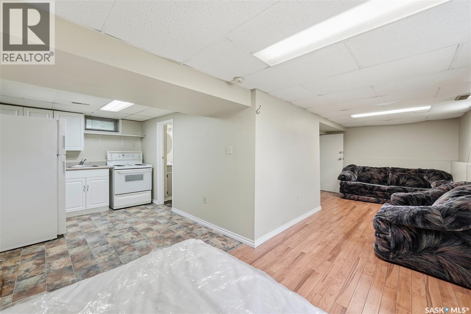 712 5th Street E Property Photo 18