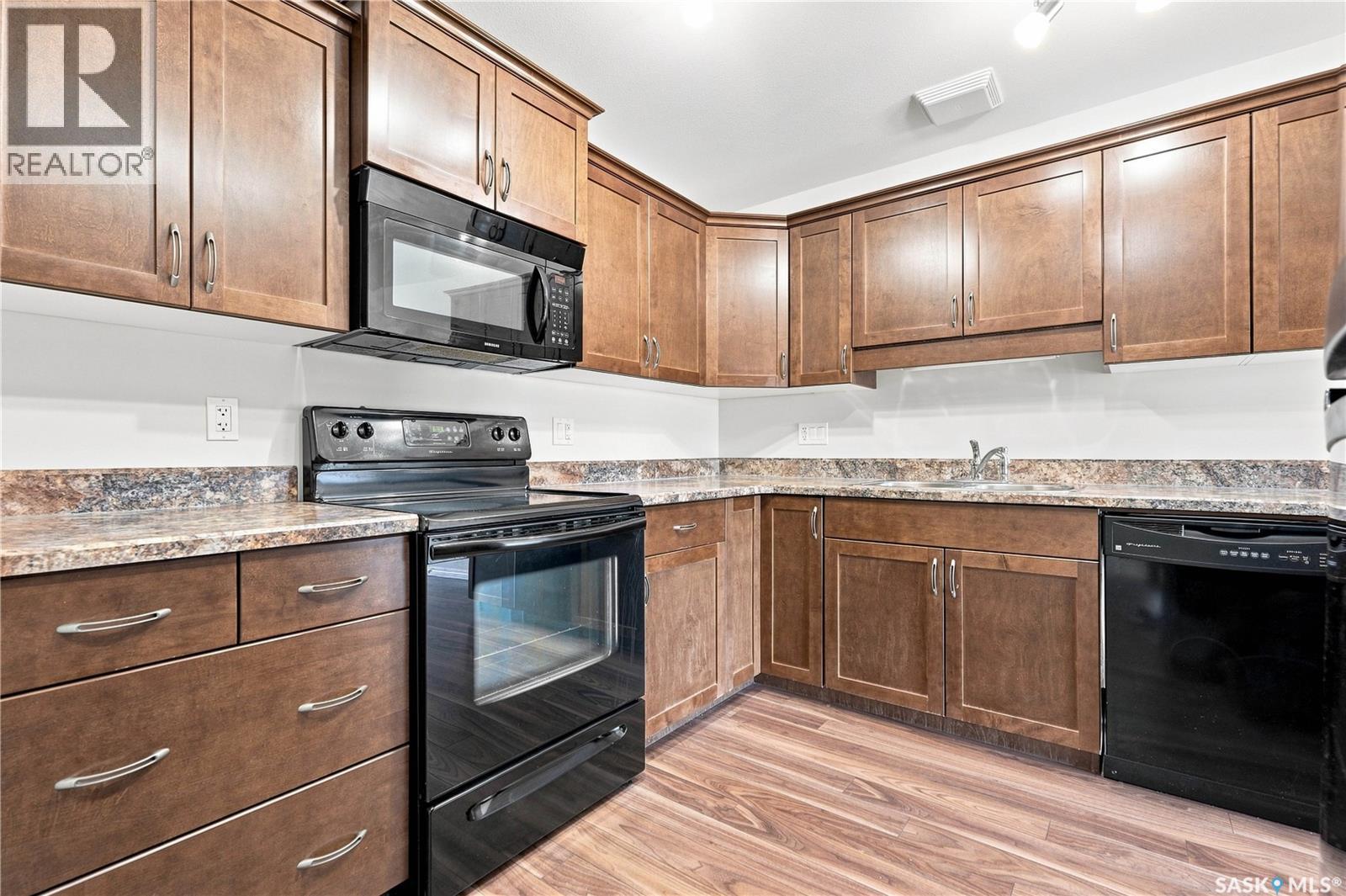 308 102 Kingsmere Place Property Photo 9
