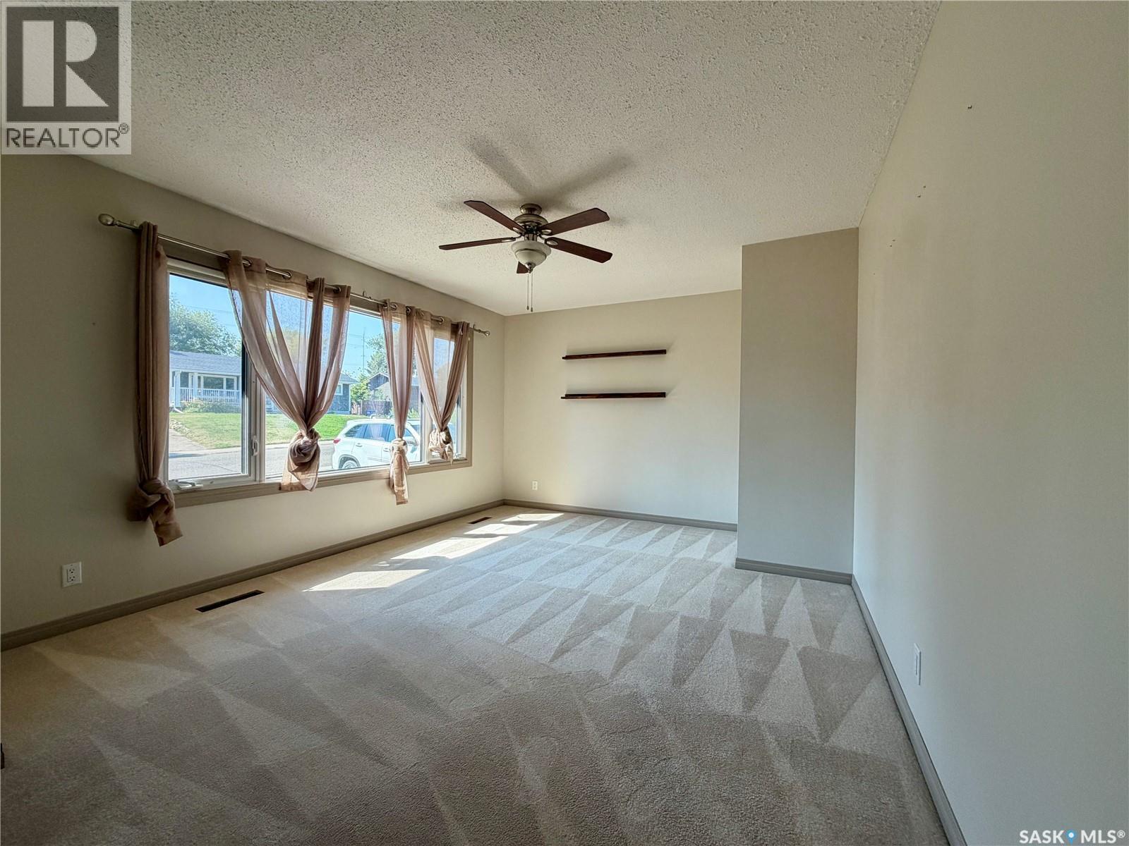 97 Burke Crescent Property Photo 2