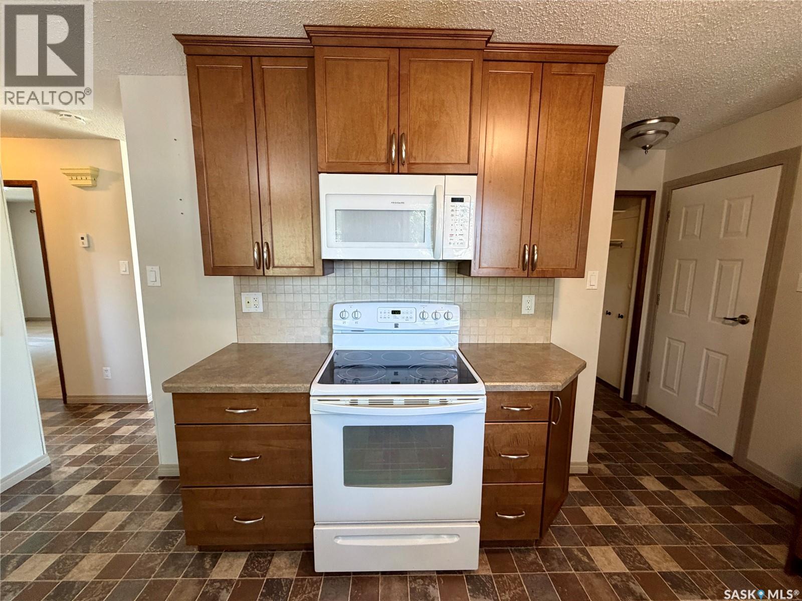 97 Burke Crescent Property Photo 3