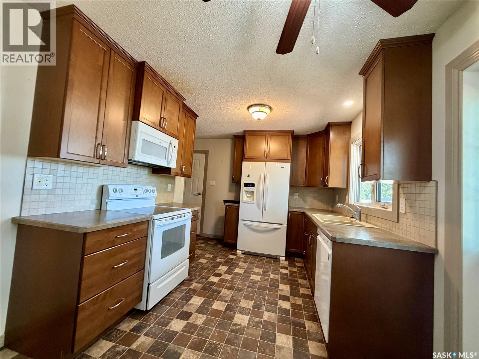 97 Burke Crescent Property Photo 4