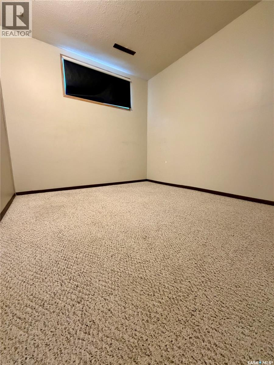 97 Burke Crescent Property Photo 11