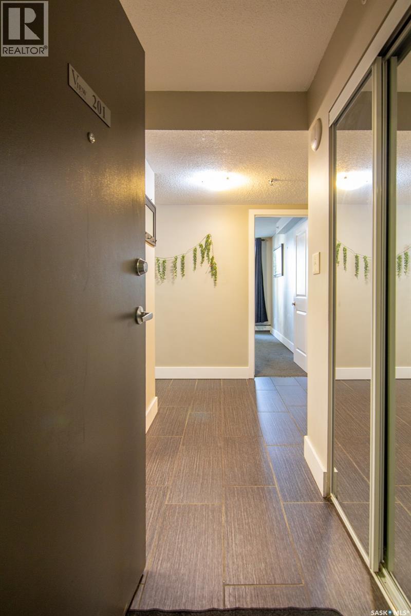 201 320 5th Avenue N Property Photo 2