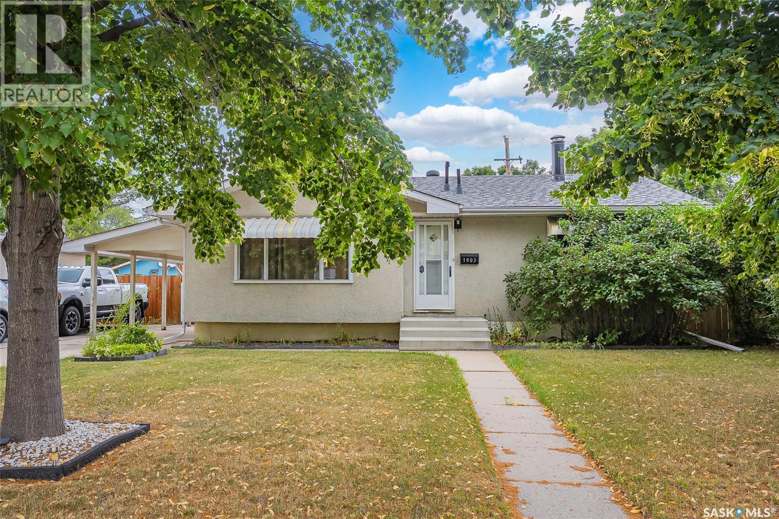1903 Wilson Crescent Property Photo 1