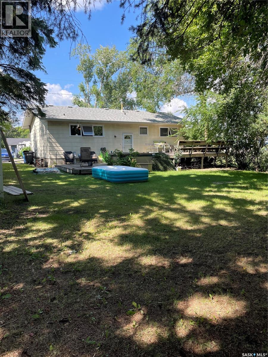 907 Grove Street Property Photo 4