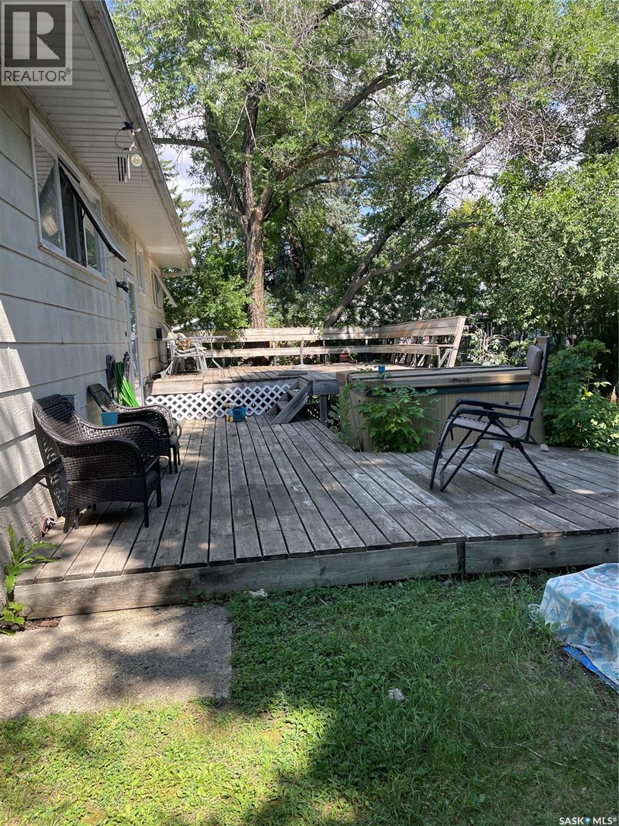 907 Grove Street Property Photo 5