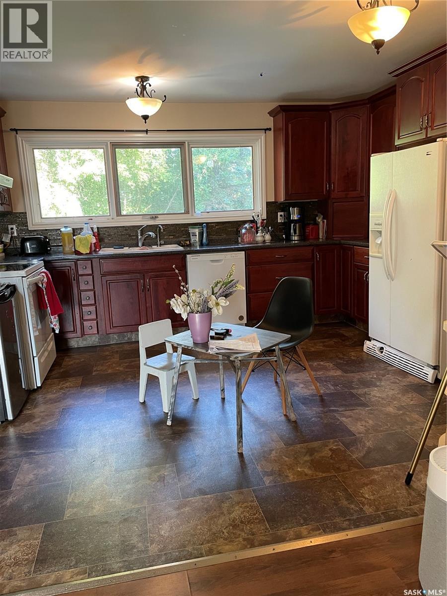907 Grove Street Property Photo 10