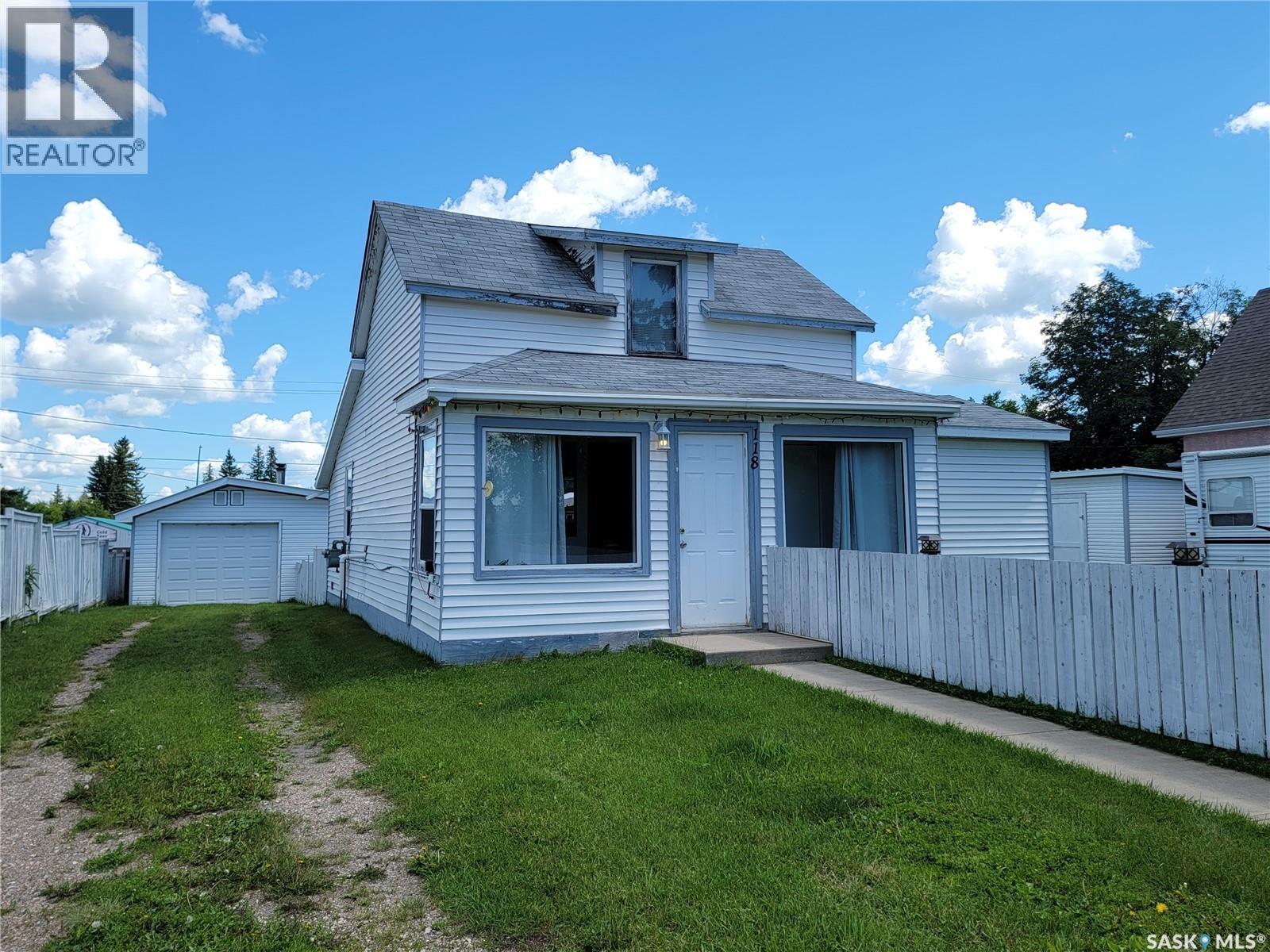 118 1st Street W Property Photo 1