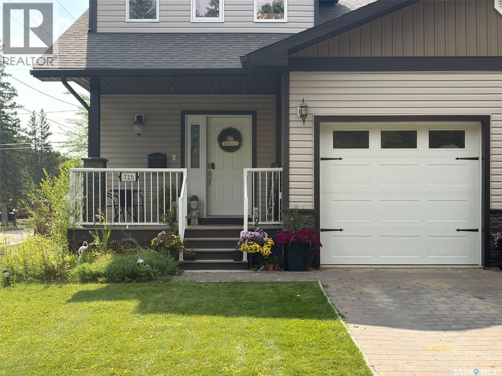 715 Centre Street Property Photo 4