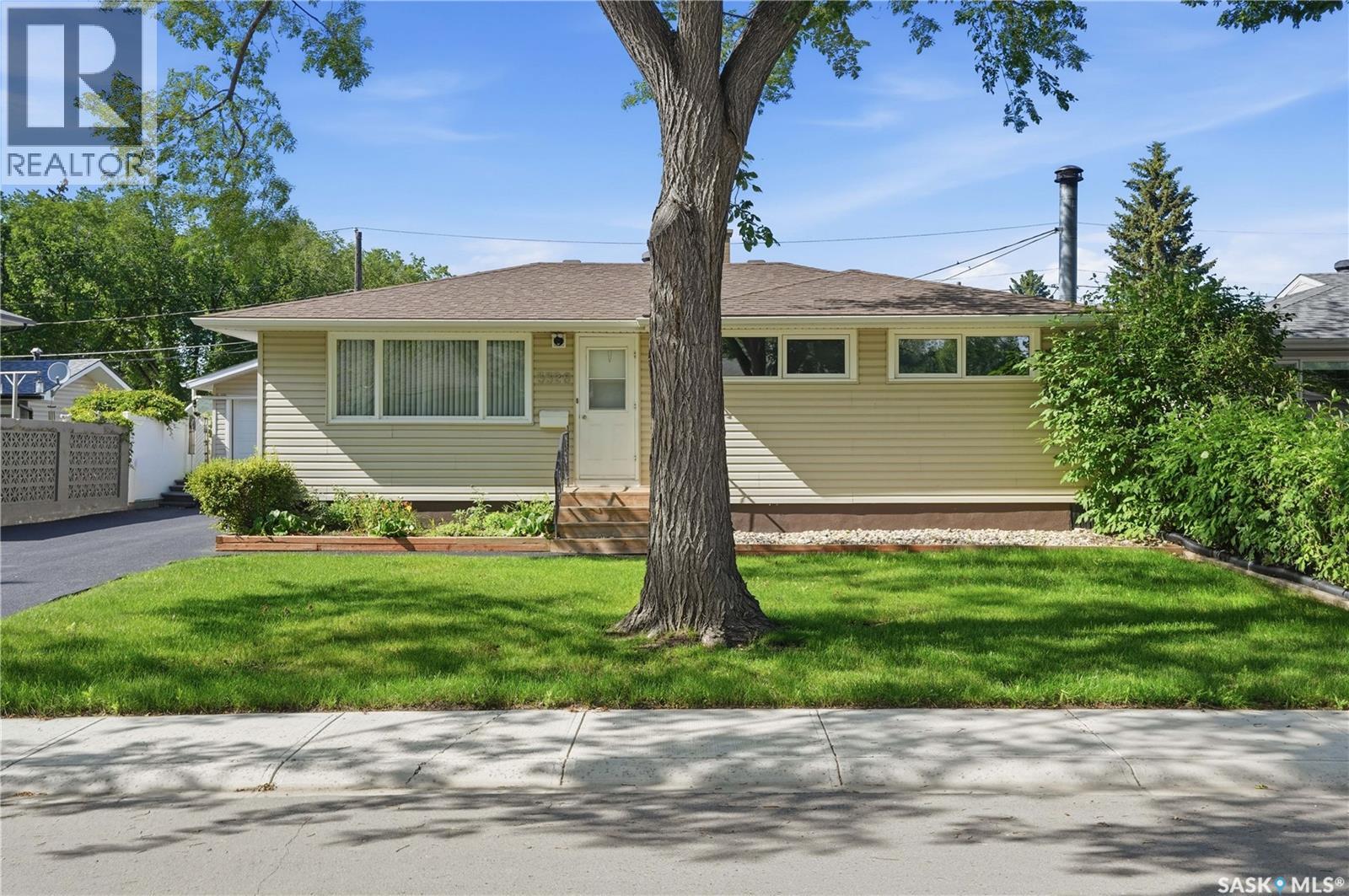 3326 4th AVENUE N Property Photo 1