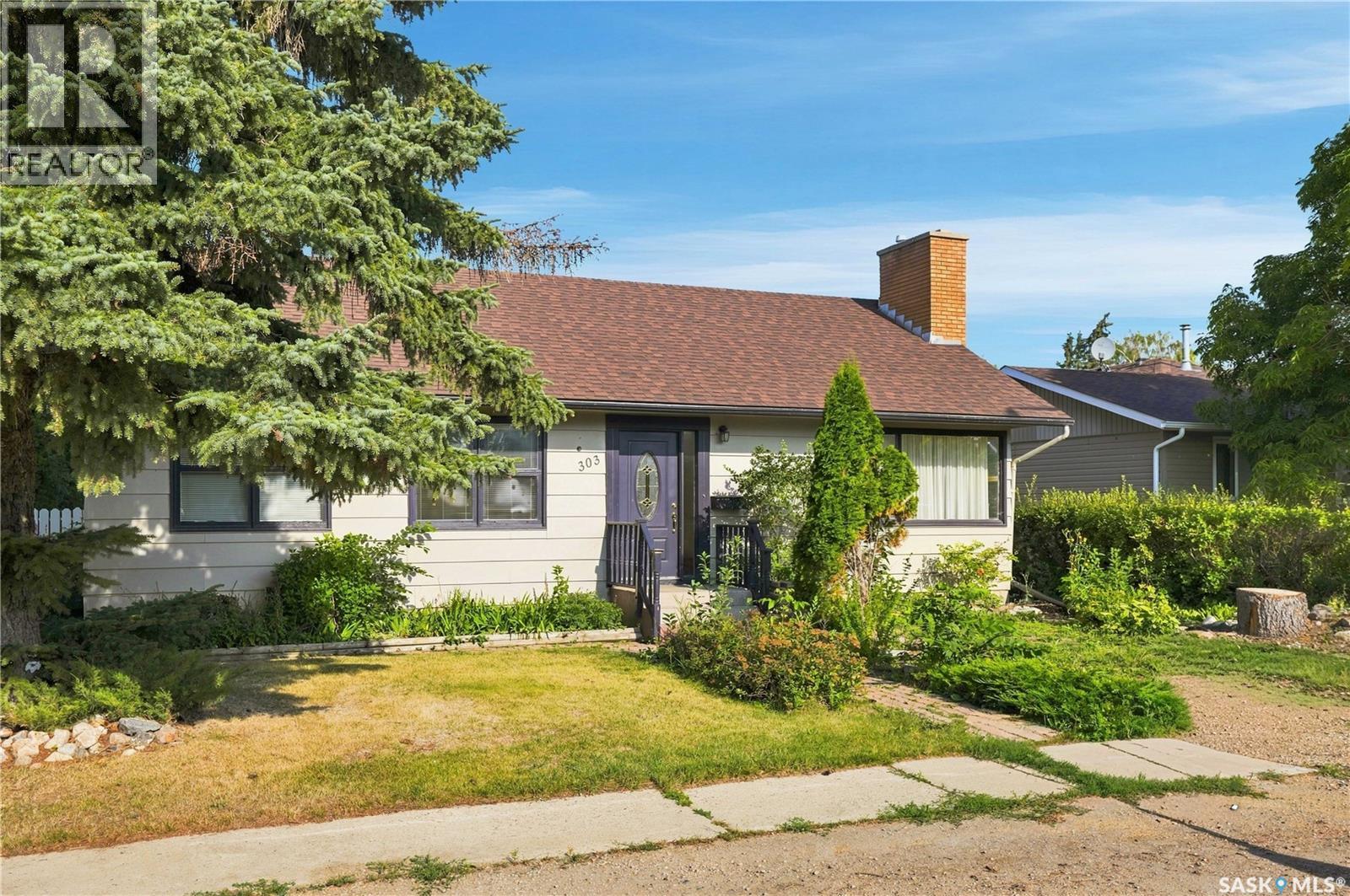 303 Oronsay Street Property Photo 1