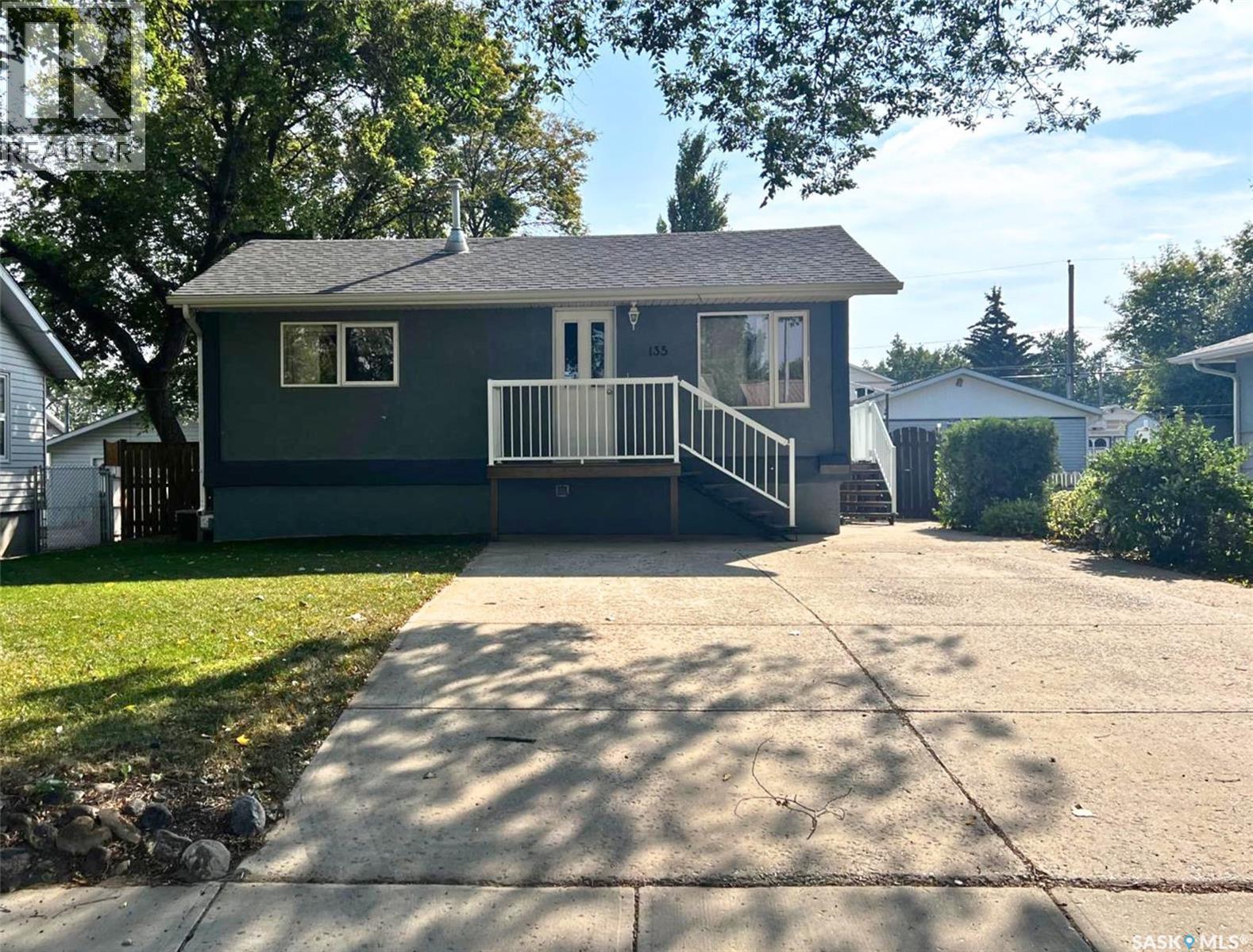 135 5th AVENUE SE