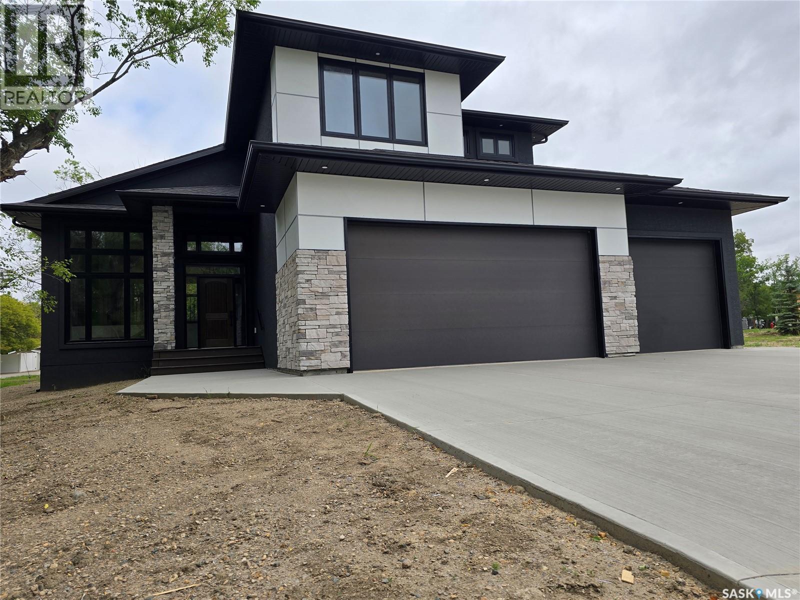 3 Kenney Crescent Property Photo 1
