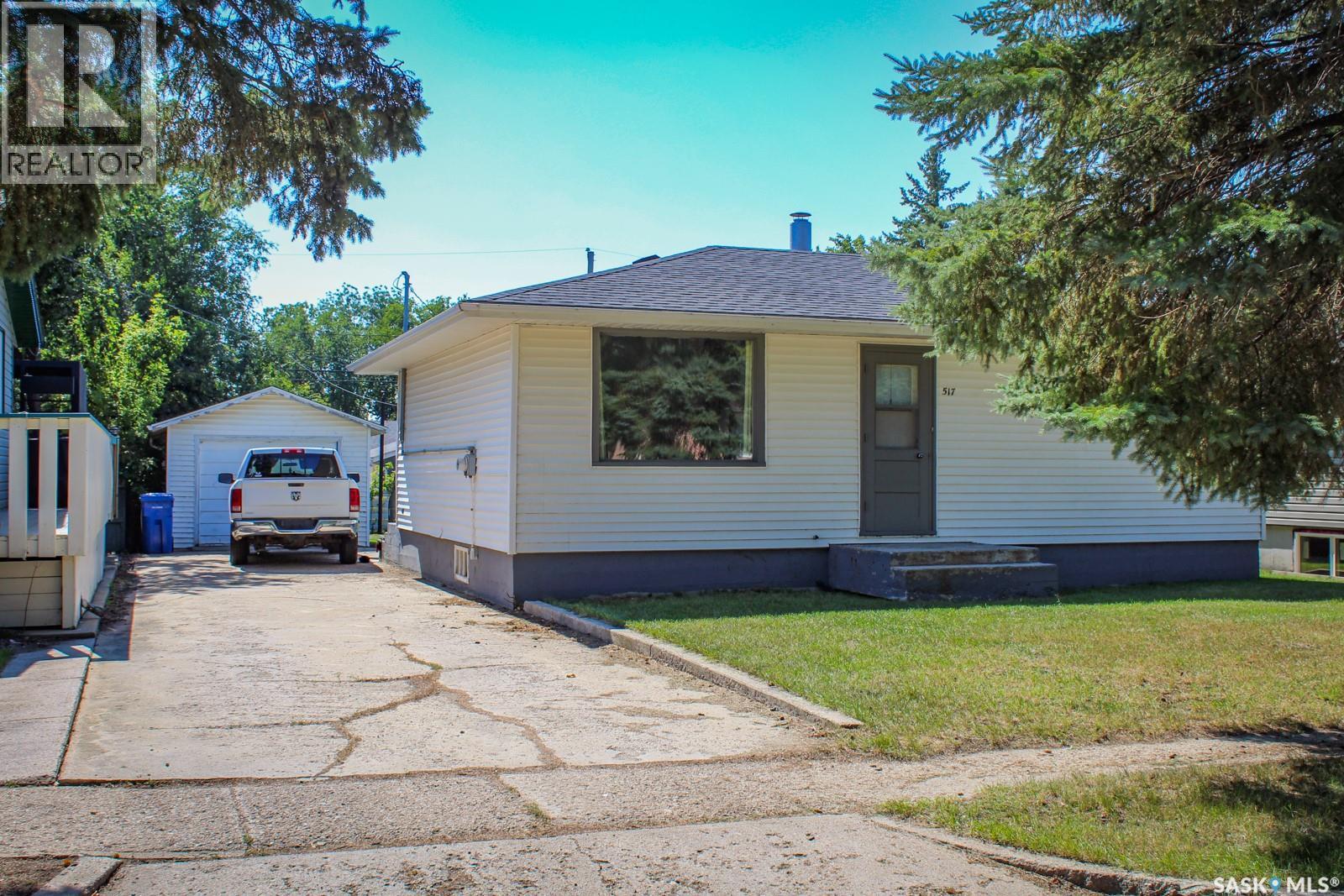 517 Mcleod Avenue E Property Photo 1